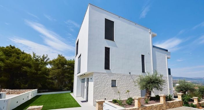 Image No.7-4 Bed Property for sale