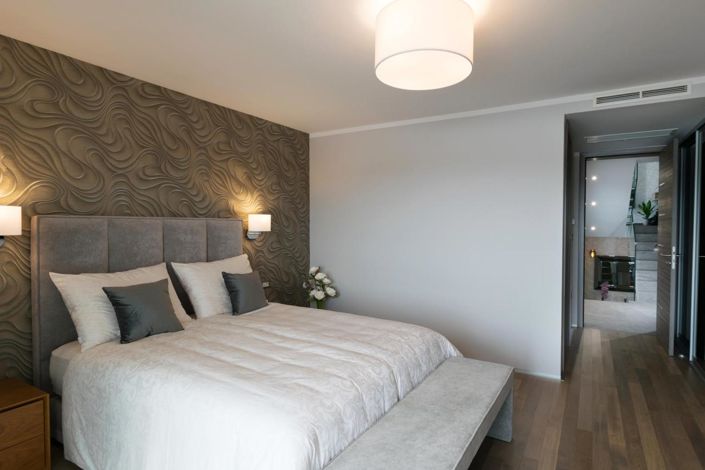 Image No.20-4 Bed Property for sale