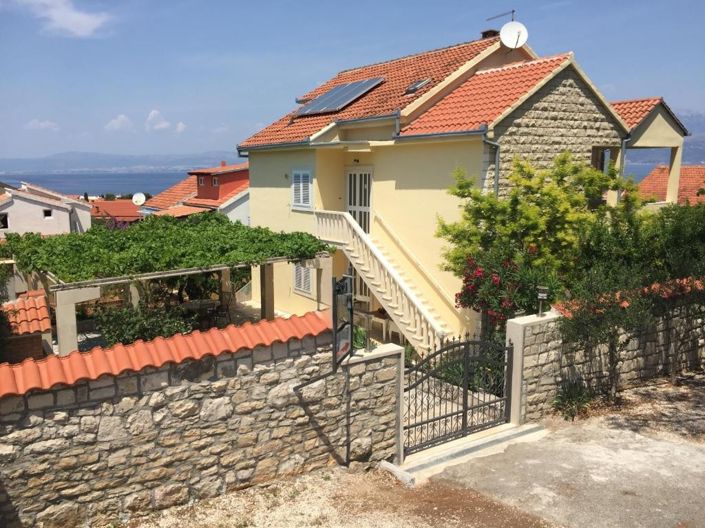 Image No.1-Propriété de 8 chambres à vendre à Supetar