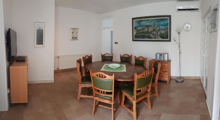 Image No.17-8 Bed Property for sale