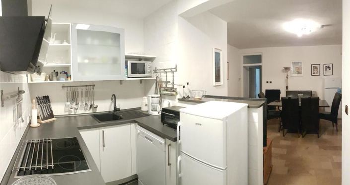 Image No.22-8 Bed Property for sale