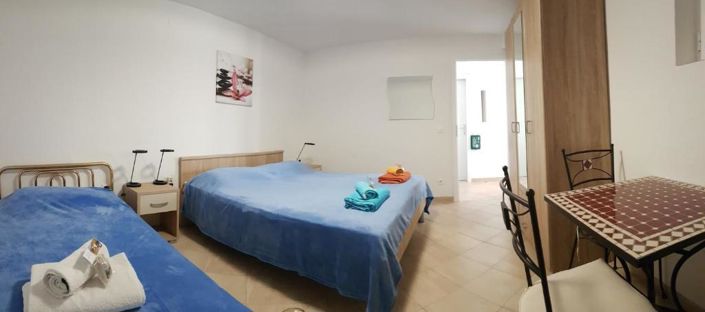 Image No.25-8 Bed Property for sale