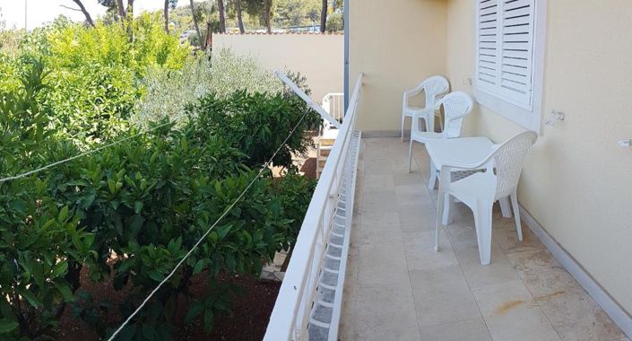 Image No.8-8 Bed Property for sale