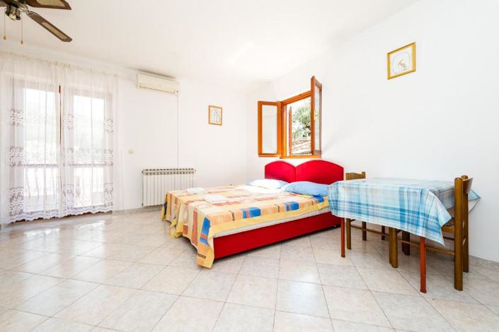 Image No.24-12 Bed Property for sale