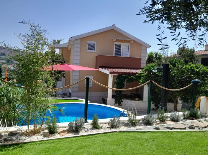 Image No.14-5 Bed Property for sale