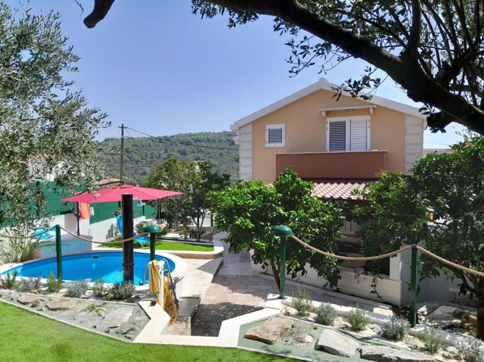 Image No.16-5 Bed Property for sale