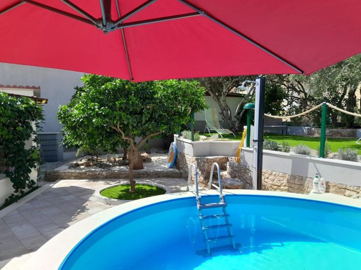 Image No.17-5 Bed Property for sale