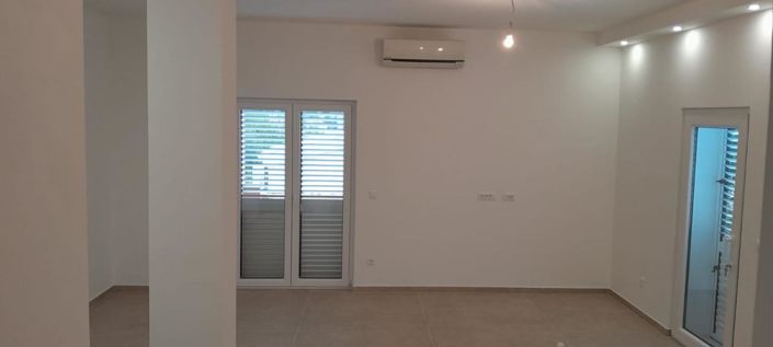 Image No.23-5 Bed Property for sale