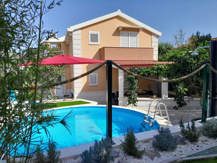 Image No.7-5 Bed Property for sale