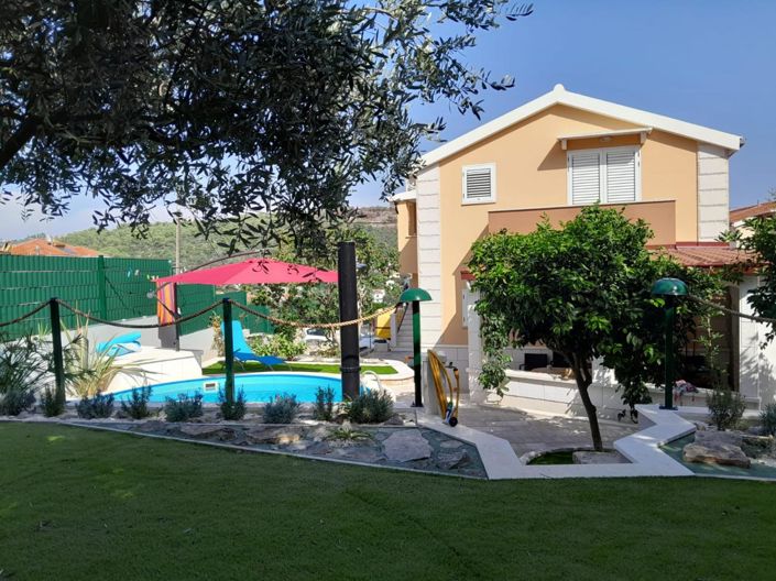 Image No.8-5 Bed Property for sale