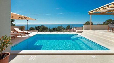 1 - Hvar, Propriété