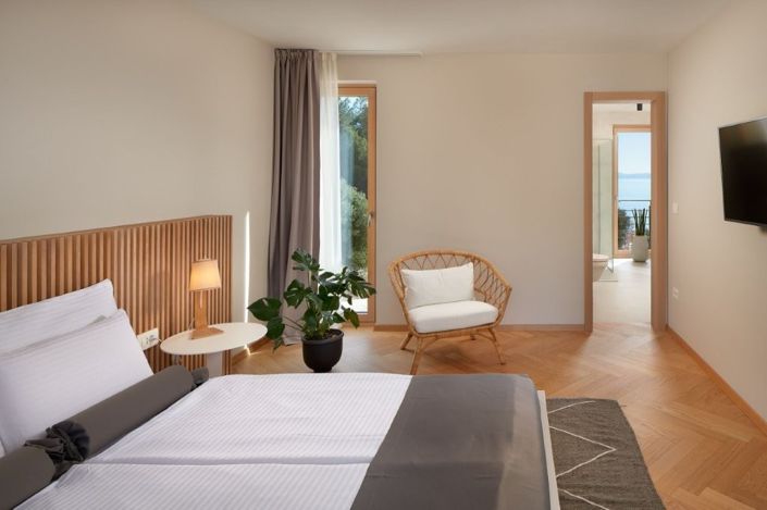 Image No.25-4 Bed Property for sale