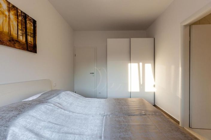 Image No.21-9 Bed Property for sale