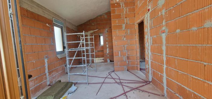 Image No.12-4 Bed Property for sale