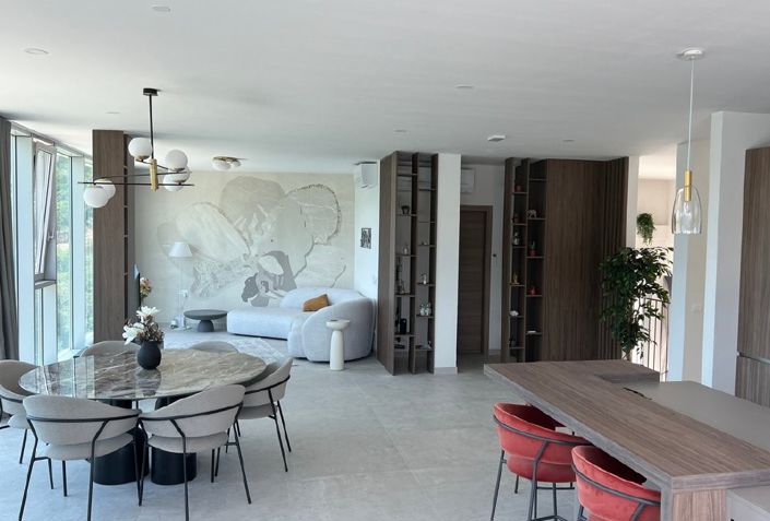 Image No.10-4 Bed Property for sale