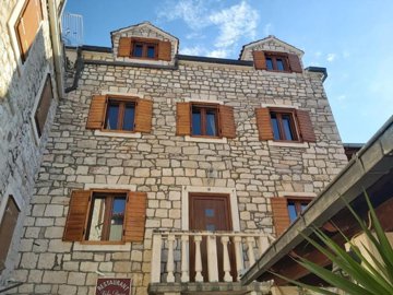 1 - Supetar, Propriété