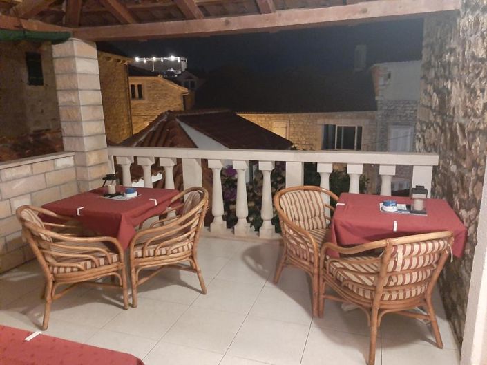 Image No.15-8 Bed Property for sale