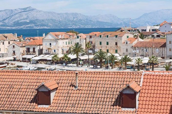 Image No.2-8 Bed Property for sale