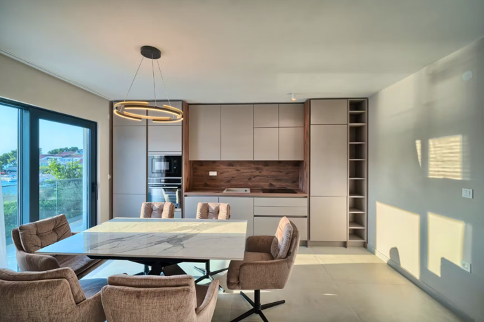 Image No.11-5 Bed Property for sale