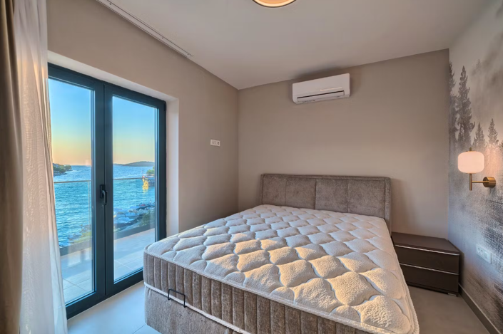 Image No.13-5 Bed Property for sale