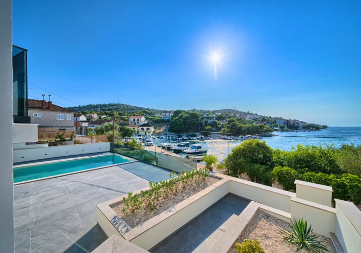 Image No.6-5 Bed Property for sale