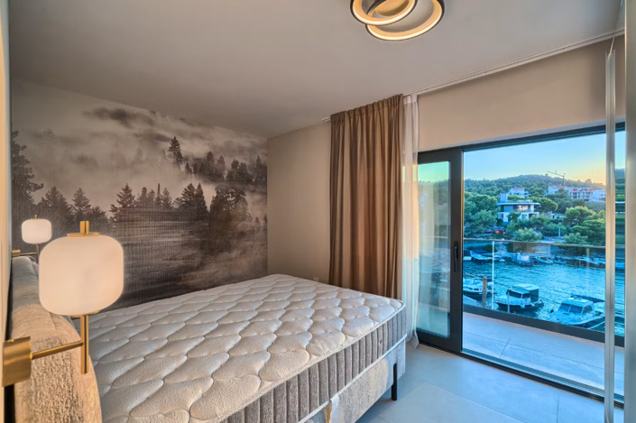 Image No.8-5 Bed Property for sale