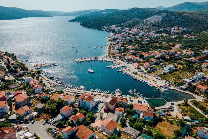 Image No.2-Propriété de 15 chambres à vendre à Seget