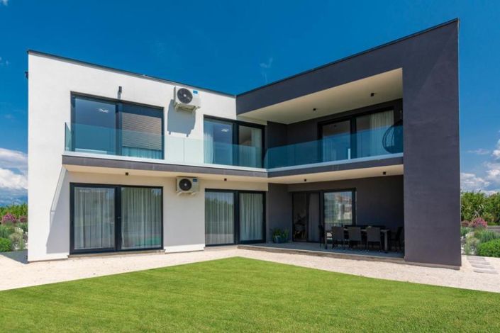 Image No.1-Propriété de 4 chambres à vendre à Privlaka