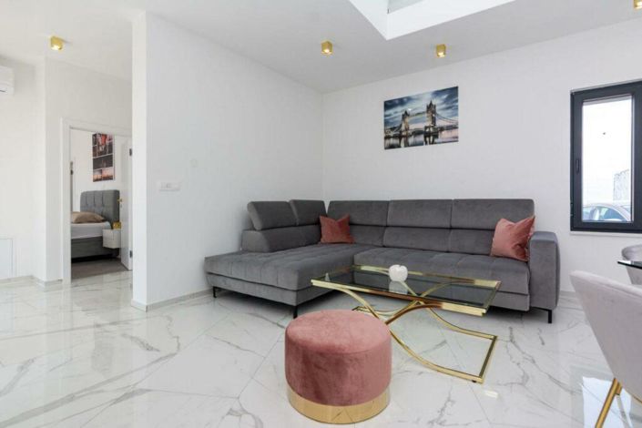 Image No.24-4 Bed Property for sale