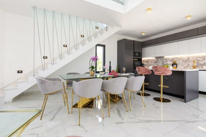 Image No.5-4 Bed Property for sale