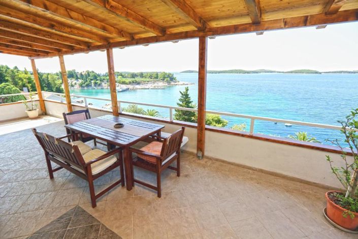 Image No.15-7 Bed Property for sale