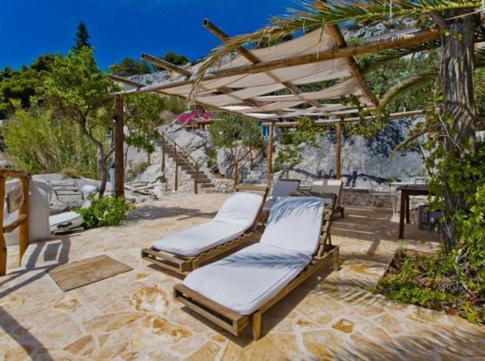 Image No.23-7 Bed Property for sale