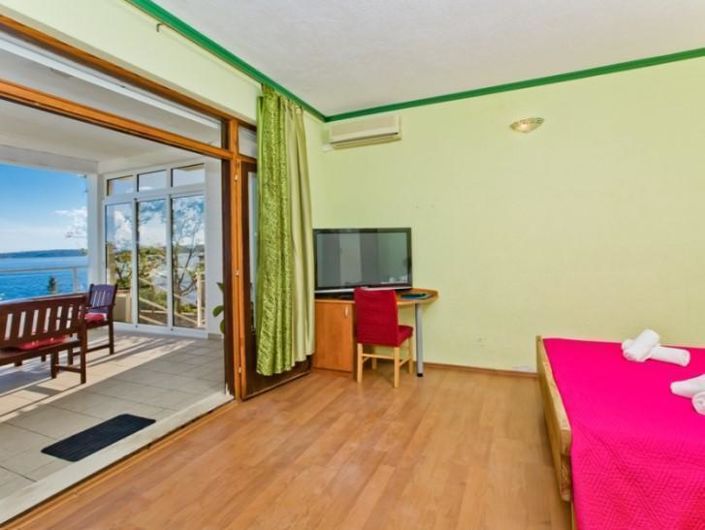 Image No.24-7 Bed Property for sale