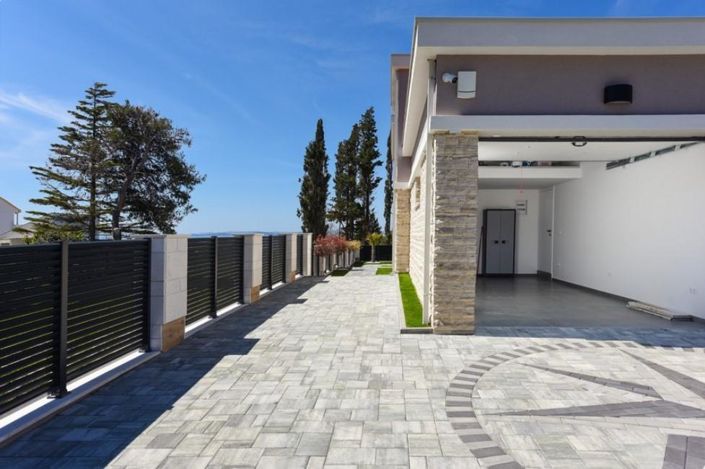 Image No.16-4 Bed Property for sale