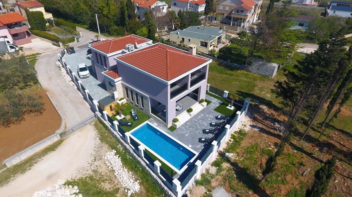 Image No.7-4 Bed Property for sale