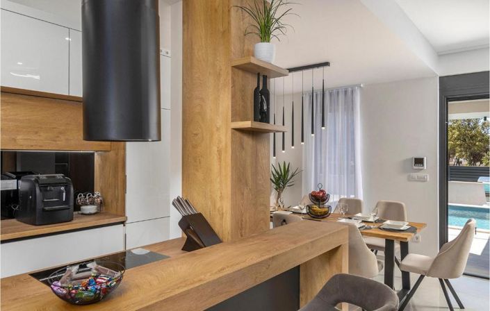 Image No.18-3 Bed Property for sale