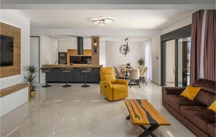 Image No.9-3 Bed Property for sale