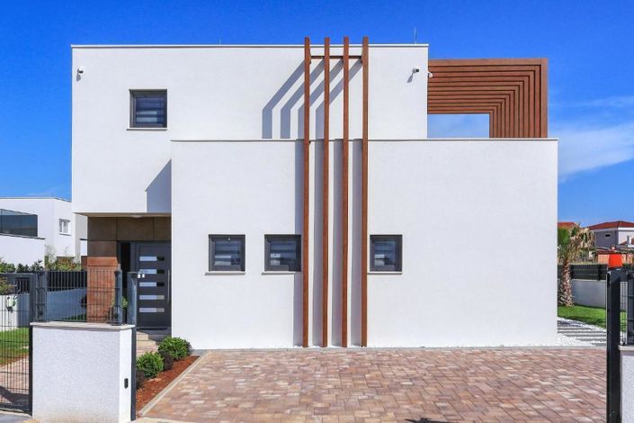 Image No.9-5 Bed Property for sale