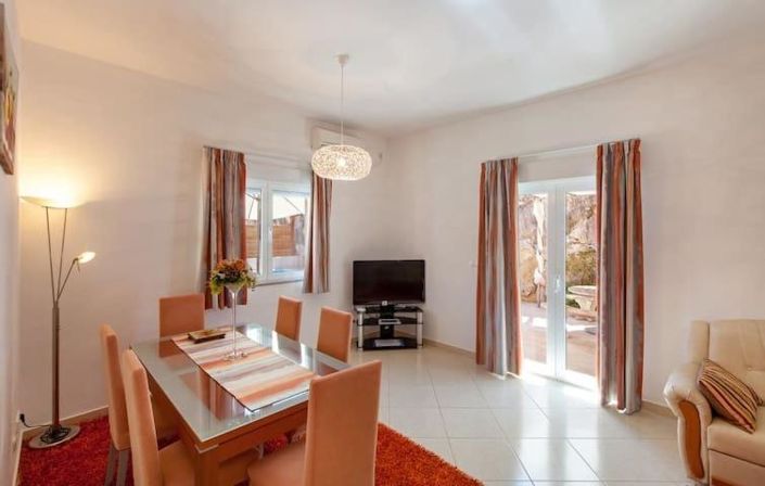 Image No.24-9 Bed Property for sale