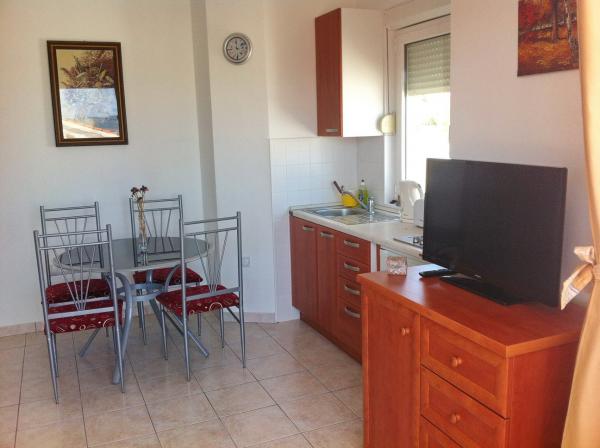 Image No.14-7 Bed Property for sale