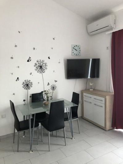 Image No.18-7 Bed Property for sale