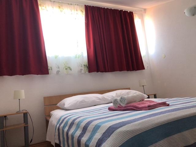 Image No.19-7 Bed Property for sale