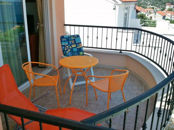 Image No.6-7 Bed Property for sale