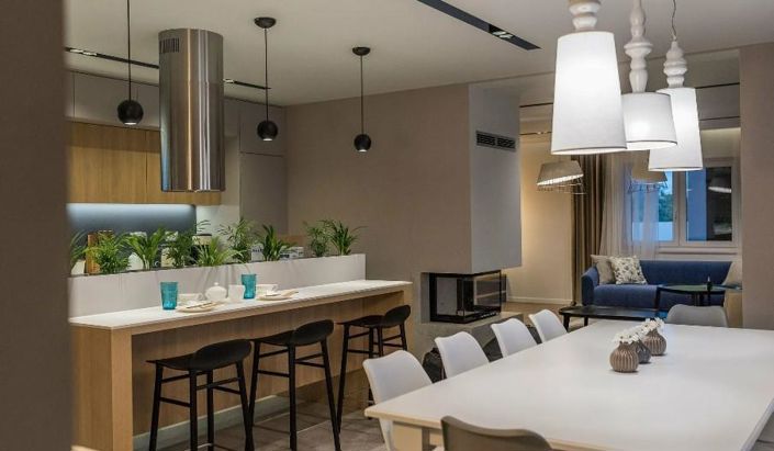 Image No.12-5 Bed Property for sale