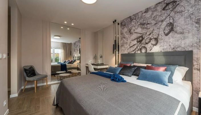 Image No.19-5 Bed Property for sale