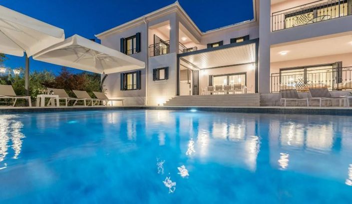 Image No.2-5 Bed Property for sale