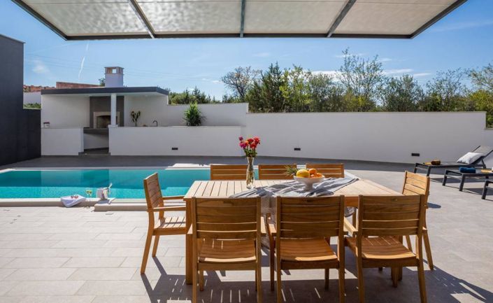 Image No.12-4 Bed Property for sale