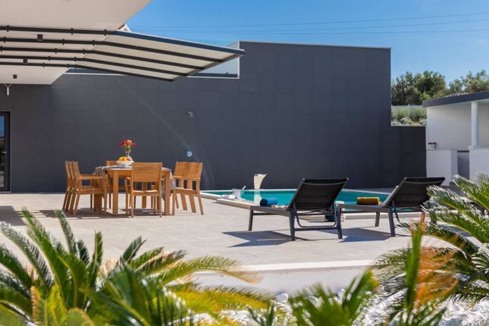 Image No.17-4 Bed Property for sale