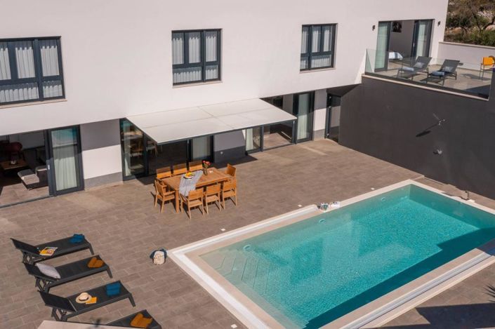 Image No.24-4 Bed Property for sale