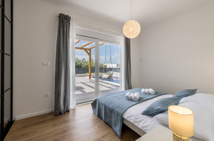 Image No.16-4 Bed Property for sale